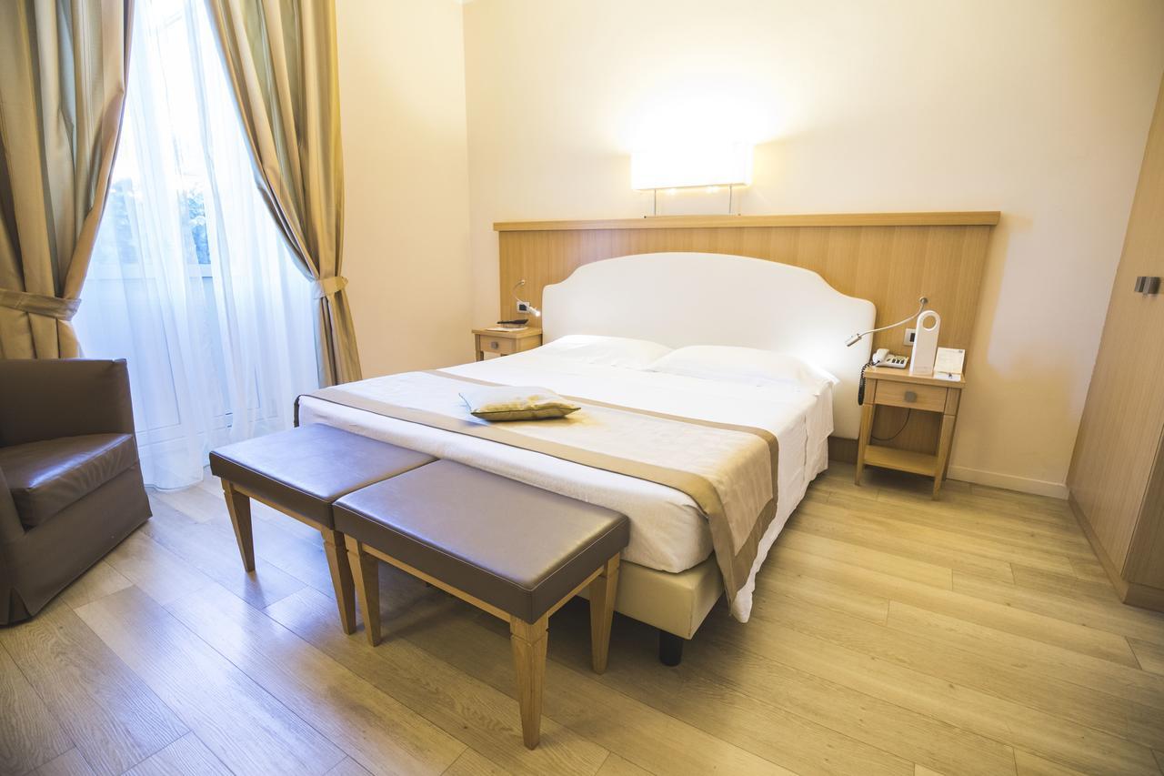 Hotel Sirmione Camera foto