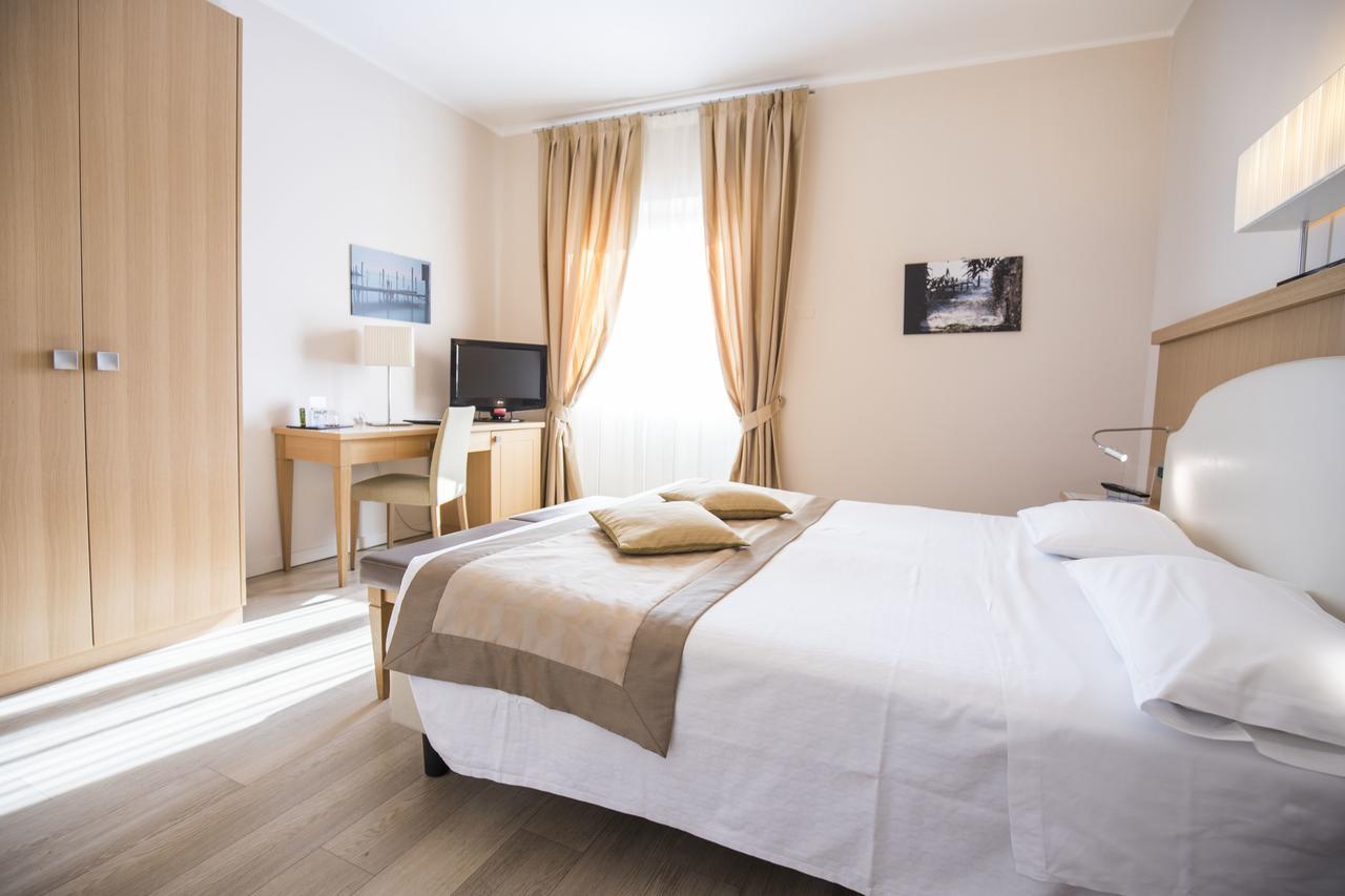 Hotel Sirmione Esterno foto