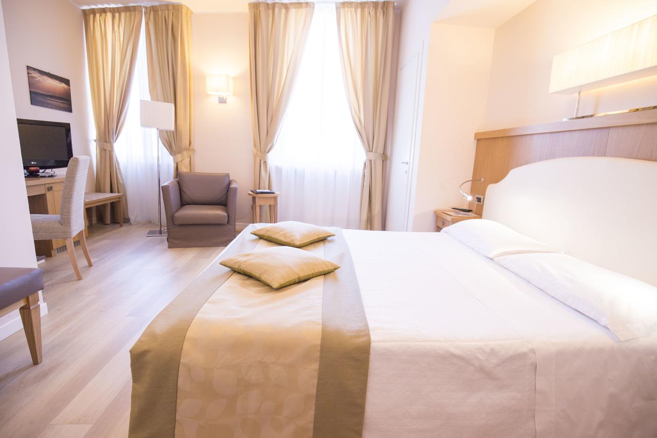 Hotel Sirmione Esterno foto