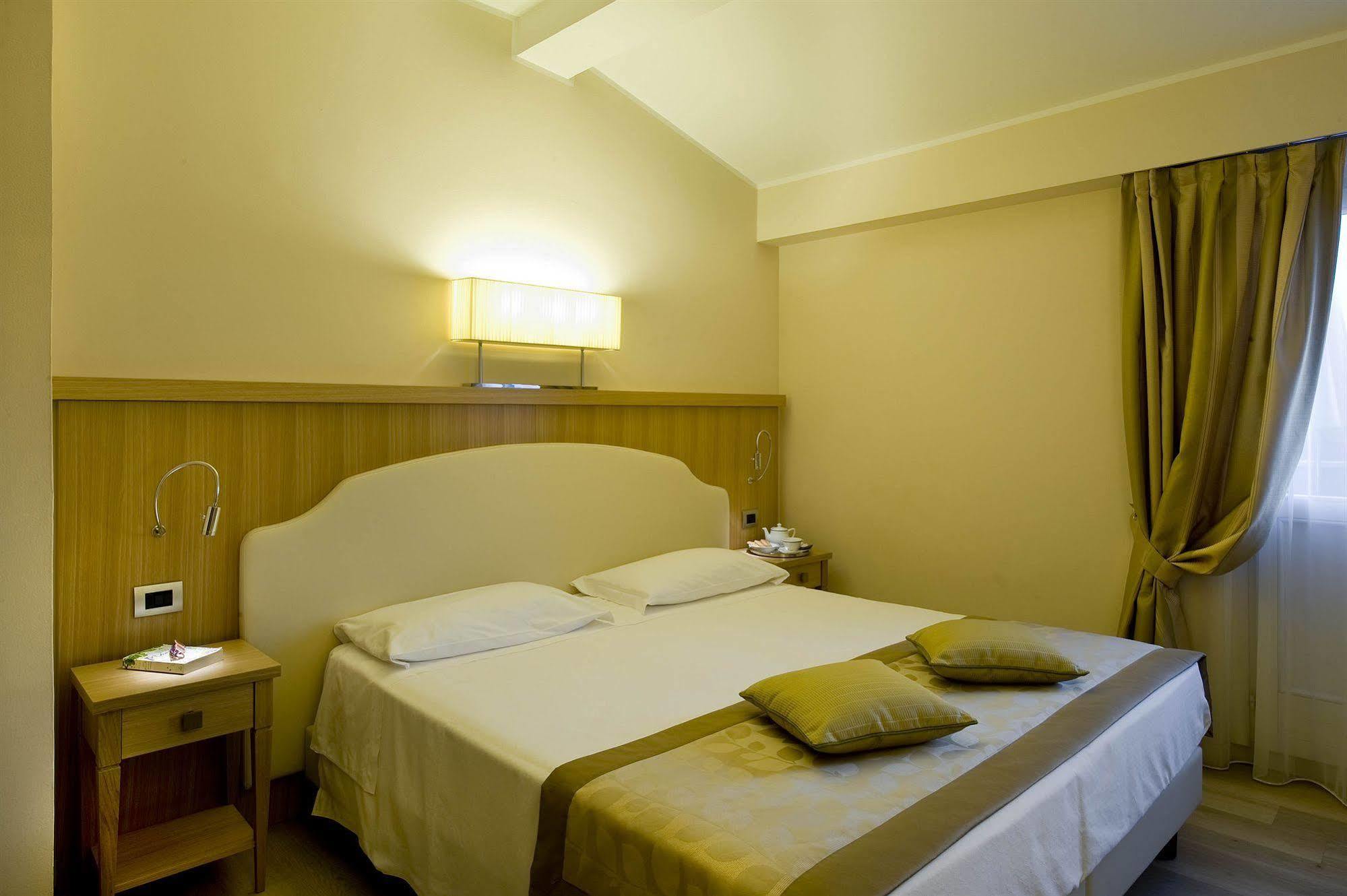 Hotel Sirmione Esterno foto