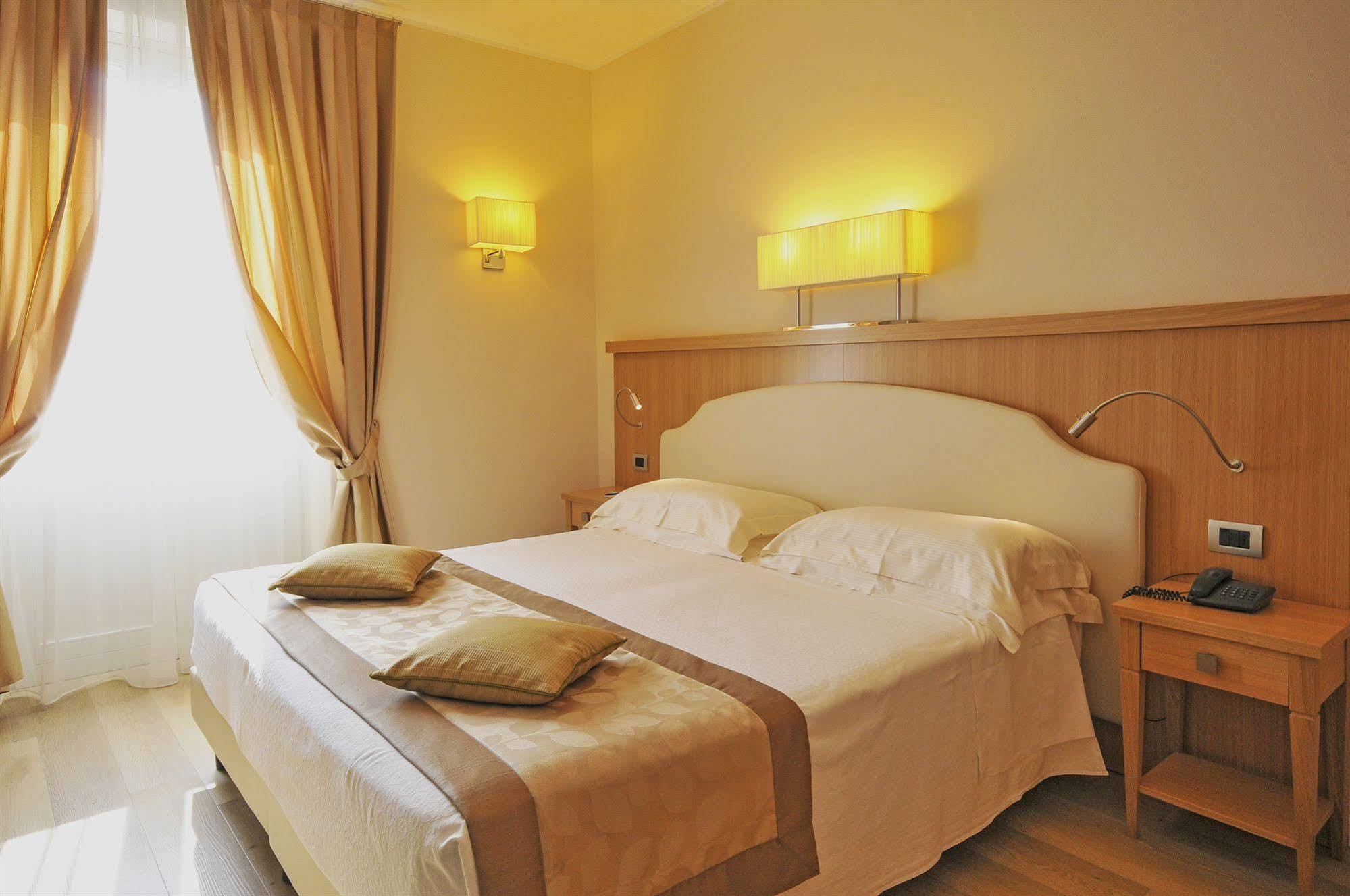 Hotel Sirmione Esterno foto