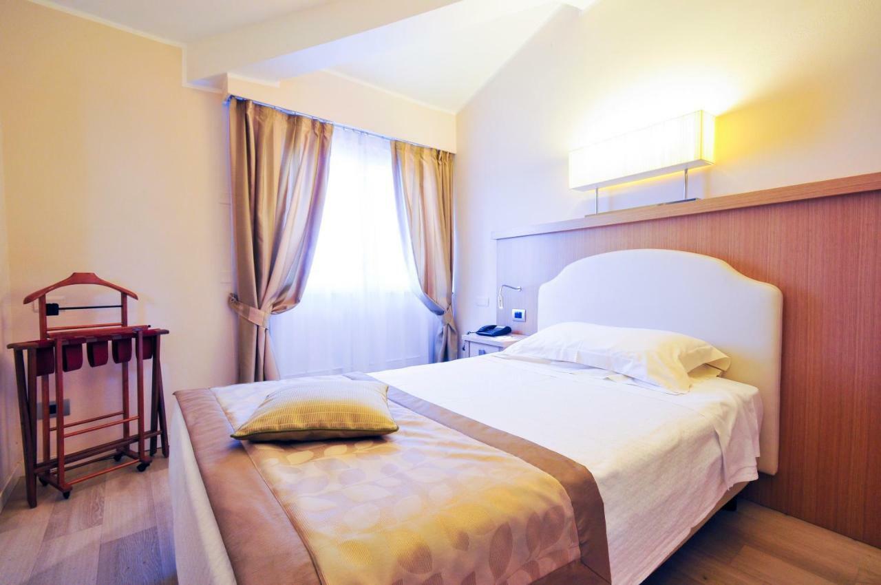 Hotel Sirmione Esterno foto