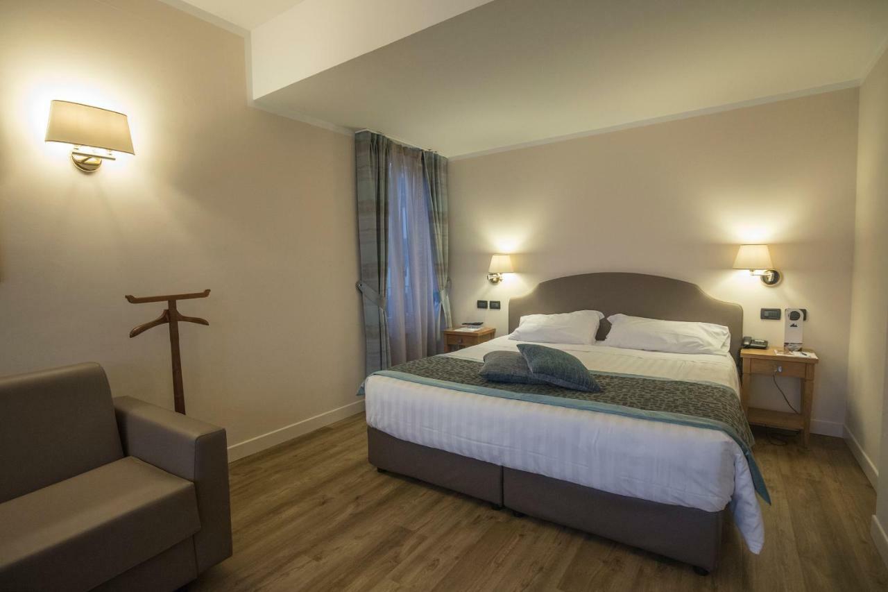 Hotel Sirmione Esterno foto